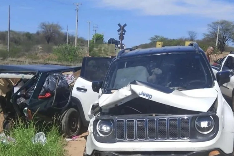Cantor Jobim Araújo se envolve em acidente em passagem de linha férrea em Brumado