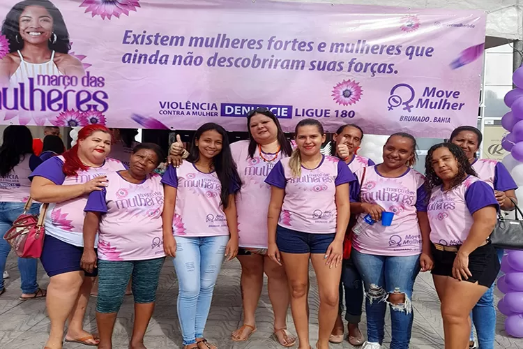 Move Mulher faz panfletagem de conscientização em Brumado