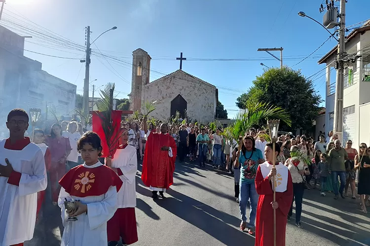 Brumado: Comunidade Católica abre a Semana Santa celebrando o Domingo de Ramos
