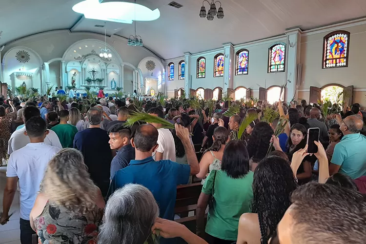 Brumado: Comunidade Católica abre a Semana Santa celebrando o Domingo de Ramos