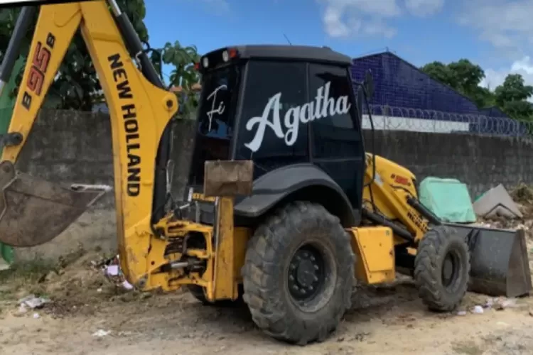 Retroescavadeira da prefeitura de Vera Cruz que foi furtada em garagem é encontrada