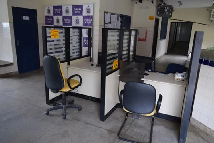 Homem com mandado em aberto há 20 anos é preso após registrar BO em Aracatu