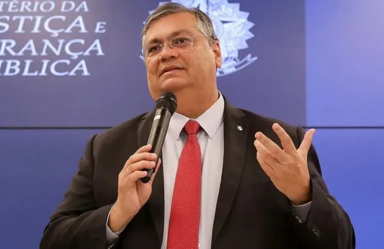 Nome de Flávio Dino ganha força para vaga no STF