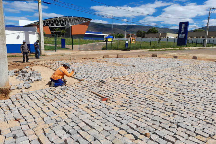 Brumado: Infraestrutura remodela praça e acessos para a Policlínica Regional de Saúde