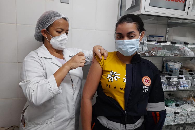 Brumado: Médica do Samu 192 se diz mais tranquila e defende vacinação com dados científicos