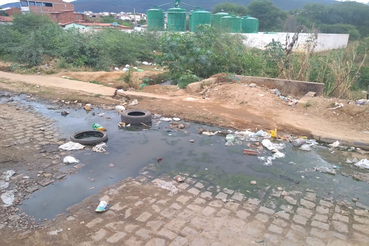 Brumado: Moradores do Bairro São Jorge reclamam do serviço de esgotamento prestado na região