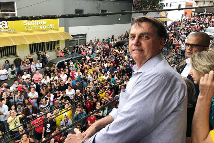 Bolsonaro indica que tentará reeleição e diz que 'todos votarão' nele