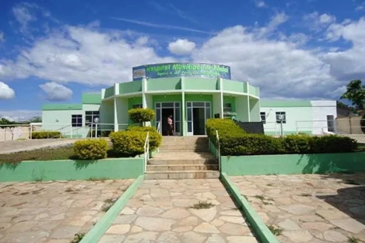 Jovens com lesões na face dão entrada no Hospital de Pindaí após briga em bar