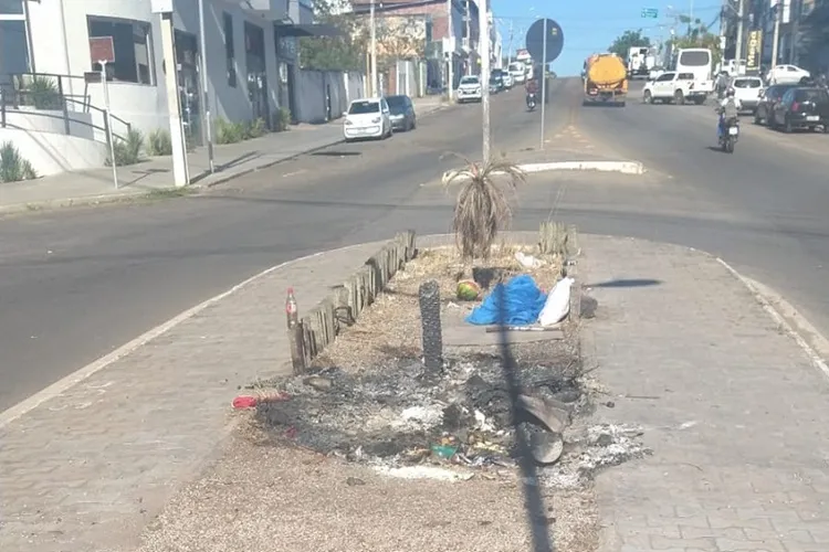 Morador de rua tem barraco incendiado em Brumado