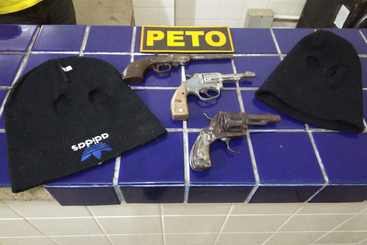 Polícia apreende três armas de fogo no Bairro Olhos D'água em Brumado