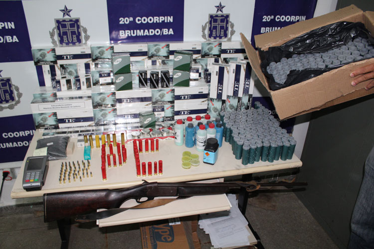 Brumado: Polícia apreende cigarros contrabandeados, munições e estoque de gás  em mercearia