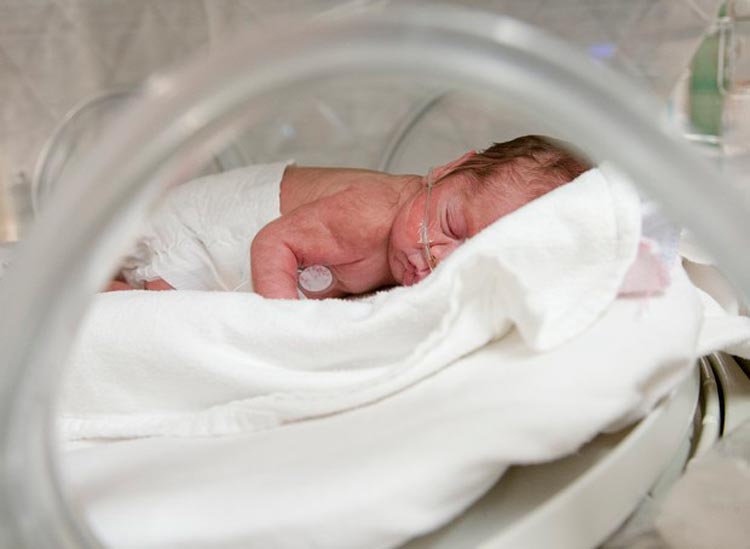Bebê que teve parto prematuro nasce com anticorpos contra a Covid-19 na Bulgária