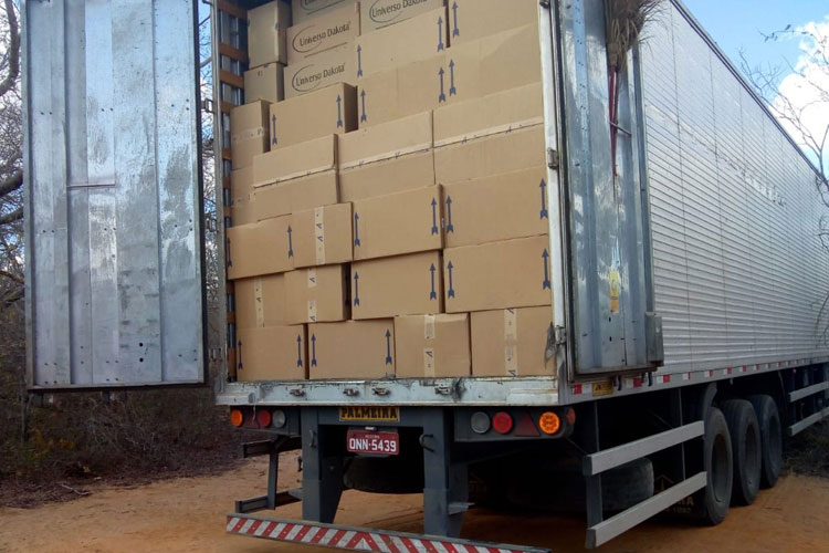 Carinhanha: PM recupera caminhão roubado com quase R$ 1 milhão em mercadorias