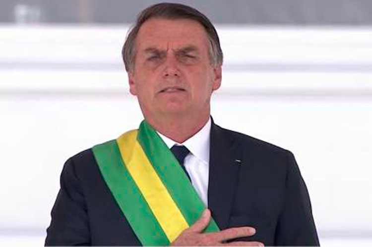 Jair Bolsonaro assina decreto que eleva salário mínimo a R$ 998