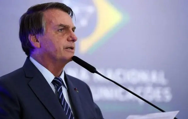 Jair Bolsonaro é internado em hospital nos EUA