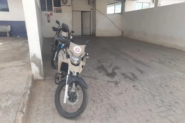 Brumado: Jovem é detido após agredir PMs durante abordagem em praça pública