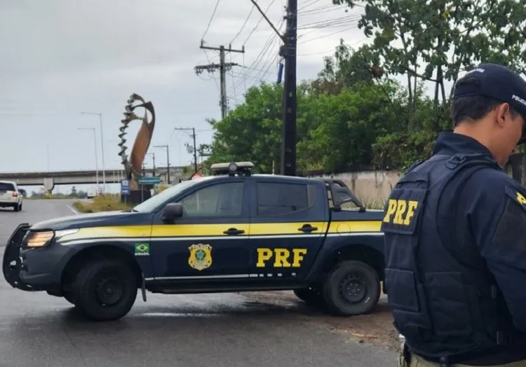 PRF flagra condutor portando comprimidos de rebite e maconha na BR-116 em Jequié