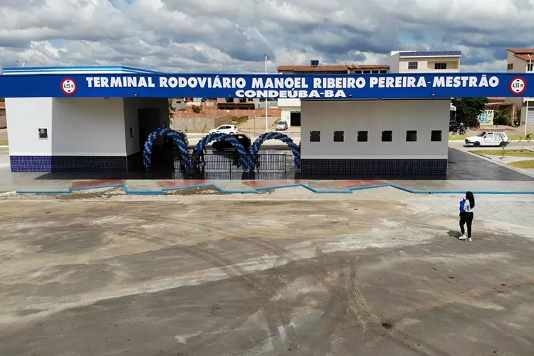 Jerônimo Rodrigues inaugura obras e assina projeto de infraestrutura em Condeúba