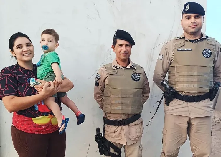 Policiais militares salvam menino engasgado em Poções