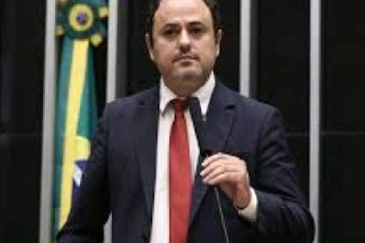 Câmara decide suspender Glauber Braga por 6 meses