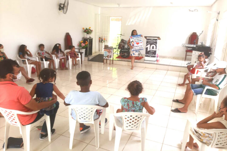 Brumado: 1ª Igreja Batista faz doação de calçados para crianças carentes retornarem às aulas