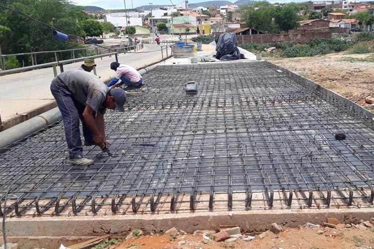 Brumado: Prefeito admite demora em conclusão de obras da ponte entre o Dr. Juracy e o São Jorge