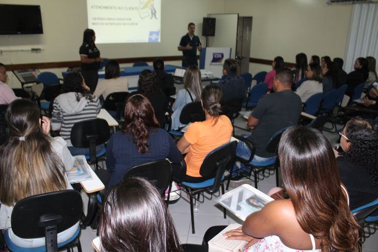 CDL e Sebrae iniciam semana de curso de otimização de vendas em Brumado