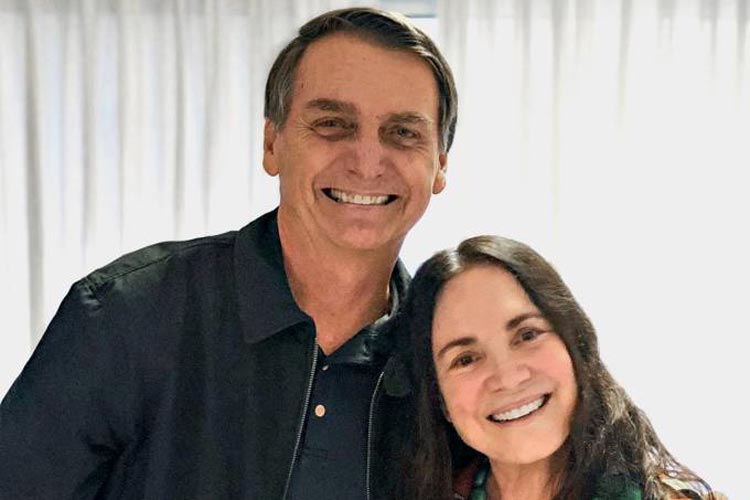 Jair Bolsonaro convida Regina Duarte para assumir Secretaria da Cultura