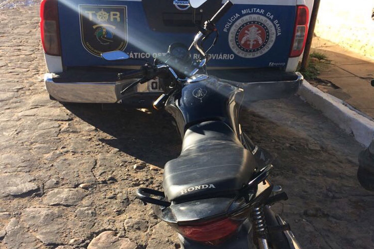 Polícia apreende motocicleta com restrição de roubo em Tanhaçu