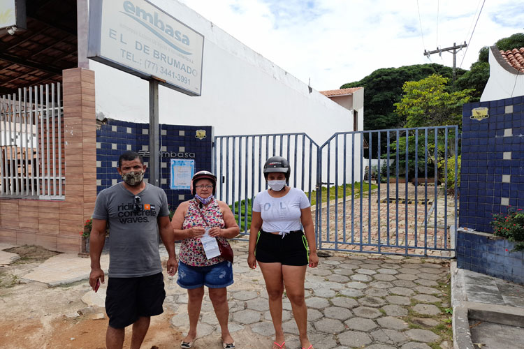 Brumado: Sem atendimento por telefone, populares vão à porta da Embasa cobrar prestação de serviços