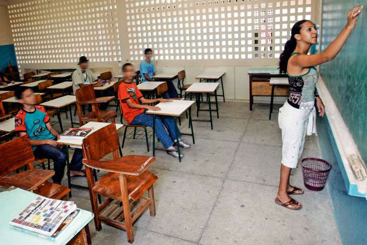 Jair Bolsonaro veta projeto que exige psicólogos em escolas públicas