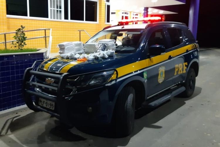 Vitória da Conquista: Casal é preso após ser flagrado com mais de 30 kg de cocaína dentro de carro