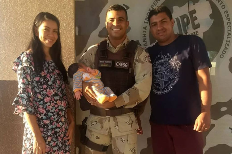 Policial da Cipe Sudoeste salva bebê engasgado com leite em Vitória da Conquista