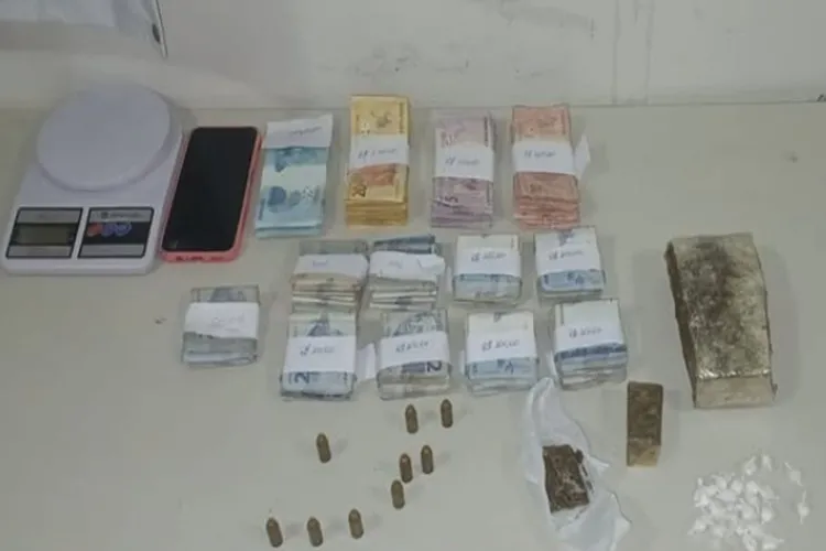 Dois homens são presos com drogas, munições e dinheiro em Bom Jesus da Lapa