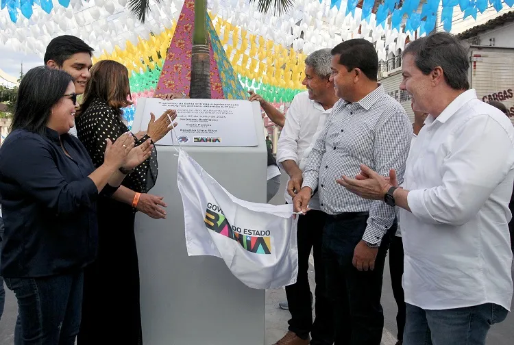 Placa sem nome de secretário estadual apoiado por ex-prefeito é retirada em Aracatu