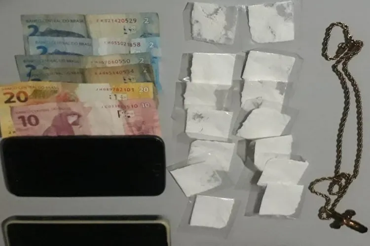 Homens são presos com 13 papelotes de cocaína durante São João de Igaporã