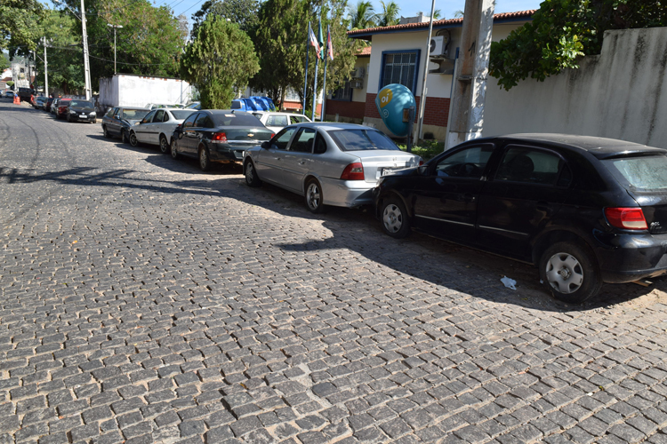 SMTT busca junto à 20ª Coorpin solução para veículos na porta da delegacia de Brumado
