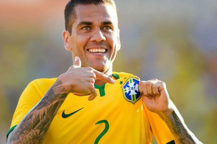 Daniel Alves está fora da Copa do Mundo 2018