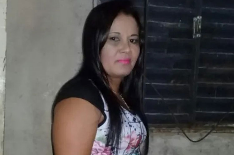 Jovem de 19 anos é presa suspeita de matar a mãe com golpe de faca em Formosa do Rio Preto