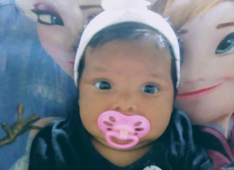 Choro de bebê ajuda em resgate de família soterrada no litoral de São Paulo