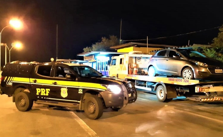 Suspeitos de roubar carro são presos após serem perseguidos por 8 km em Jequié