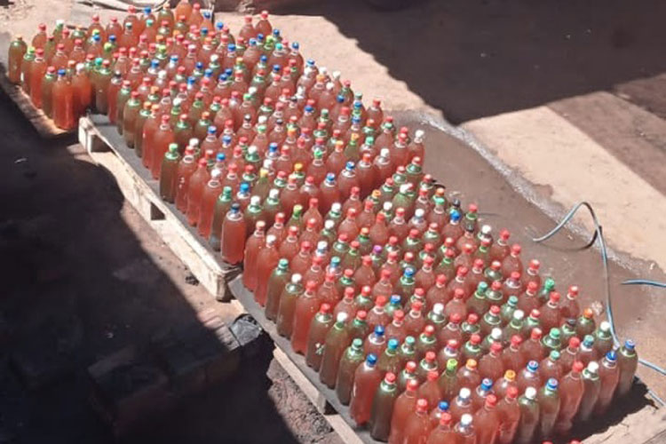 Vigilância Sanitária apreende centenas de litros de 'mel fake' na cidade de Guanambi