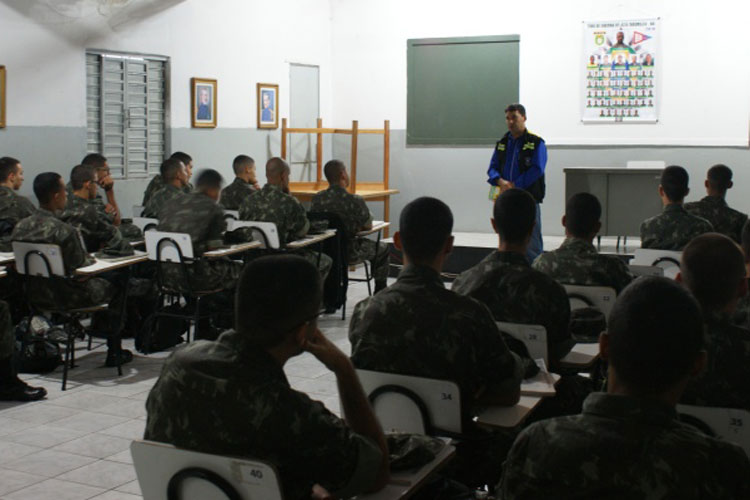 Coordenador da SMTT visita TG de Brumado como parte da programação do Maio Amarelo