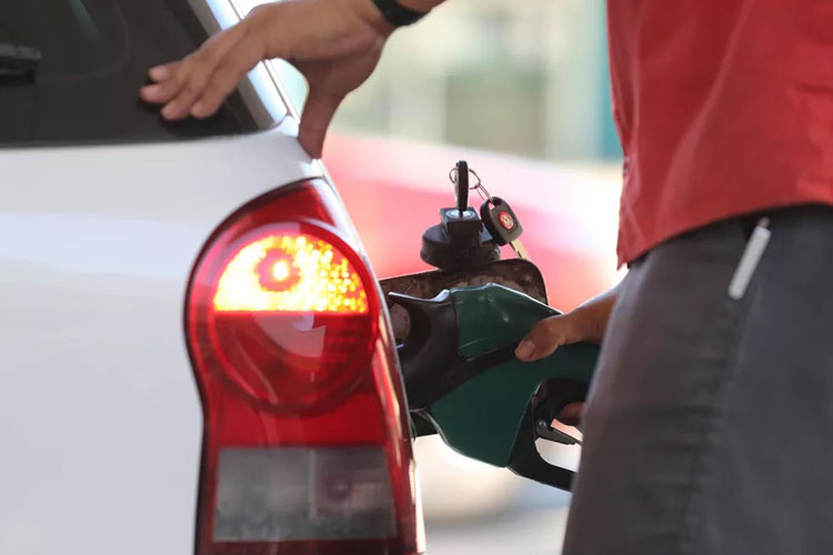 Bahia tem redução de 9% no preço do diesel e 5,2% no litro da gasolina