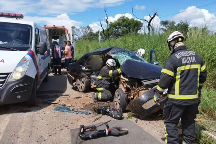 Duas mulheres morrem em acidente entre carros em Barreiras