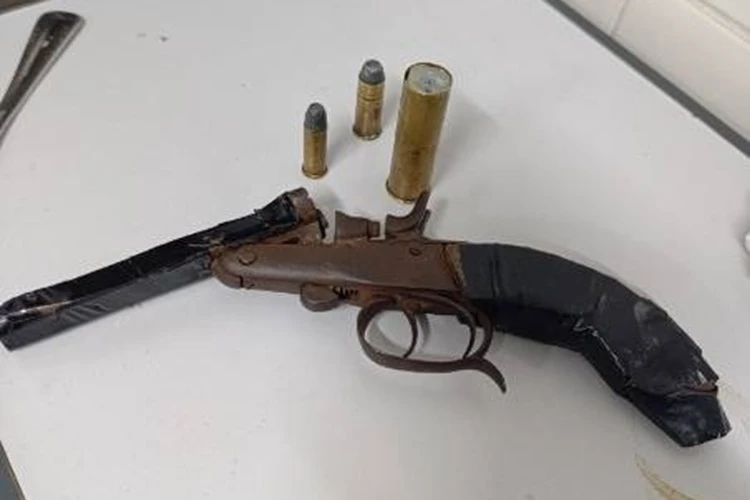 Menor é apreendido com arma de fogo durante abordagem policial em Guanambi