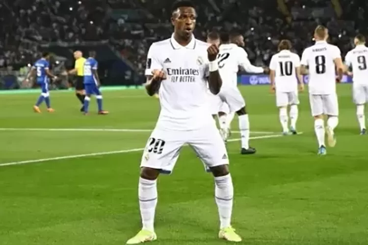 Vinícius Júnior faz dois, e Real Madrid é campeão mundial com chuva de gols