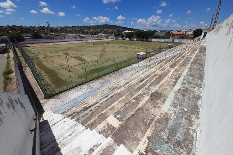 Prefeitura nega apoio e estádio para realização do Campeonato Brumadense de Futebol