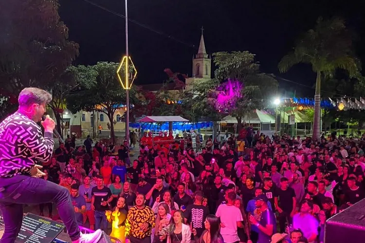 Quatro atrações animaram o segundo dia de São João em Dom Basílio