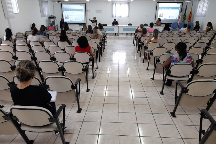 Brumado: Diretores de escolas passam por capacitação para melhor explorar o sistema de aulas remoto